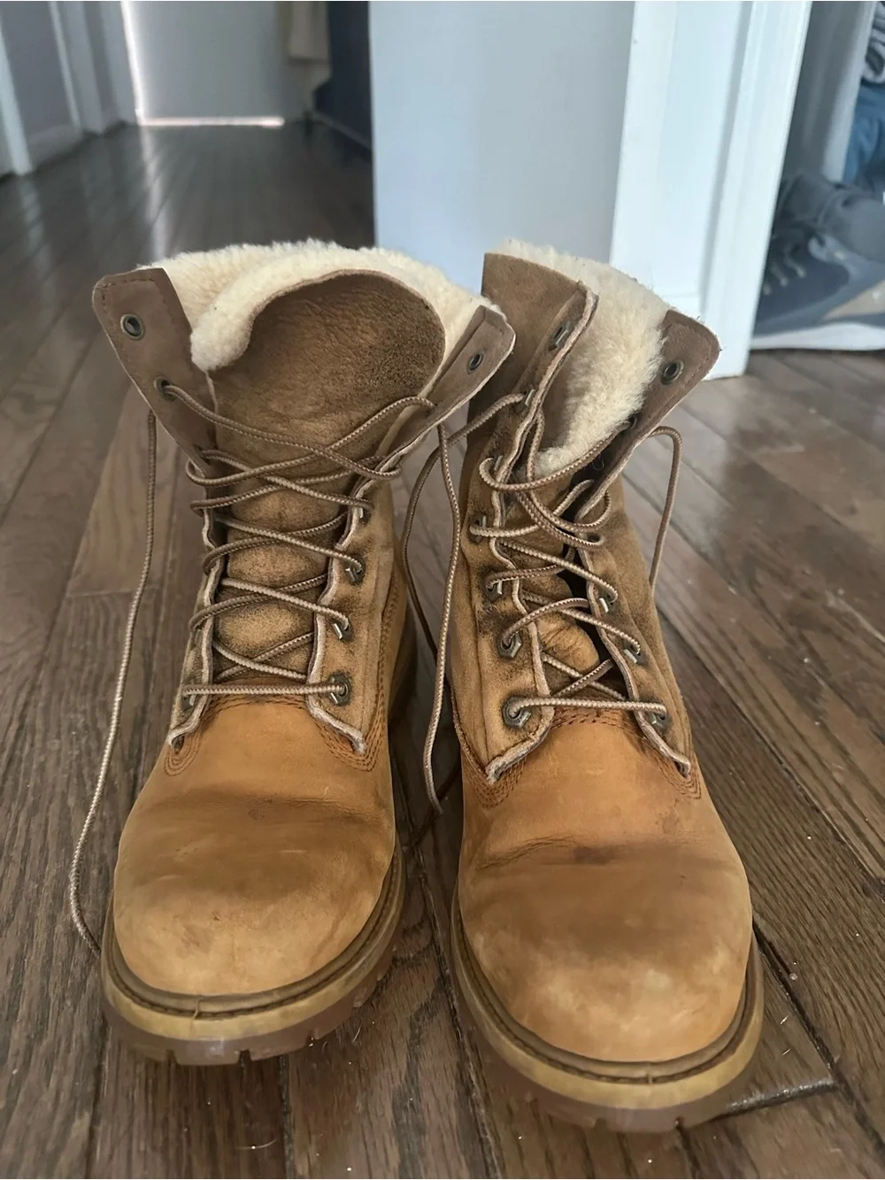 Timberland Tan Shearling-Lined Boots women’s 9/men’s 8